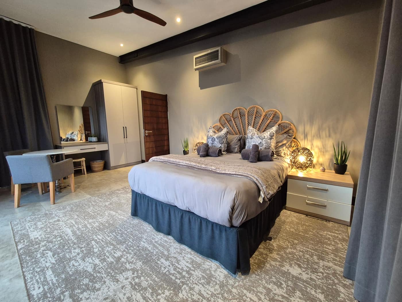 Iketla Cottage 1 stoep view